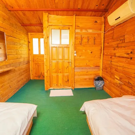 אתר קמפינג Shiva Camp פאראליה