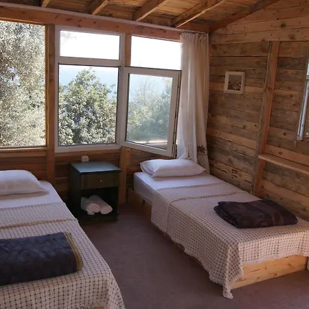 אתר קמפינג Shiva Camp פאראליה